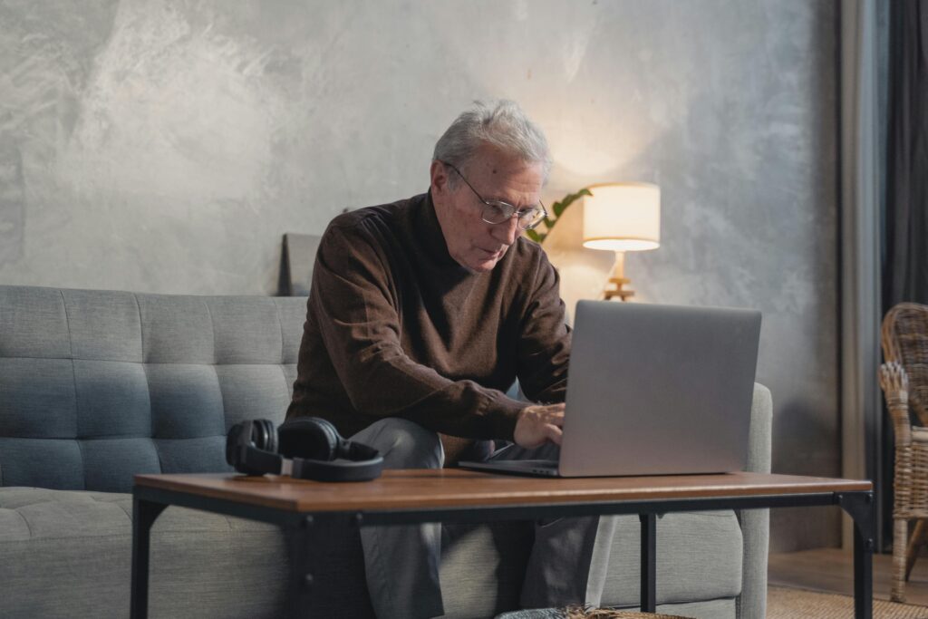 Os Melhores Sites para Aposentados Encontrarem Trabalhos Online